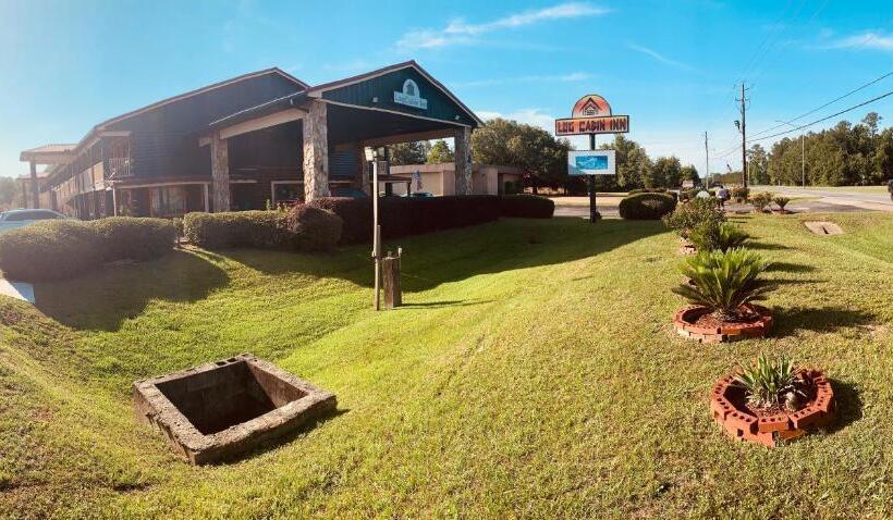 호텔 Log Cabin Inn