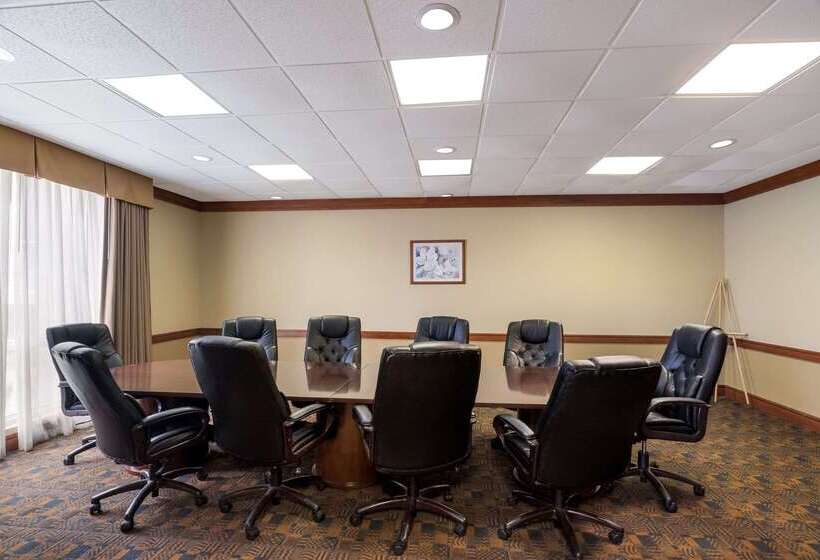 Отель Quality Inn