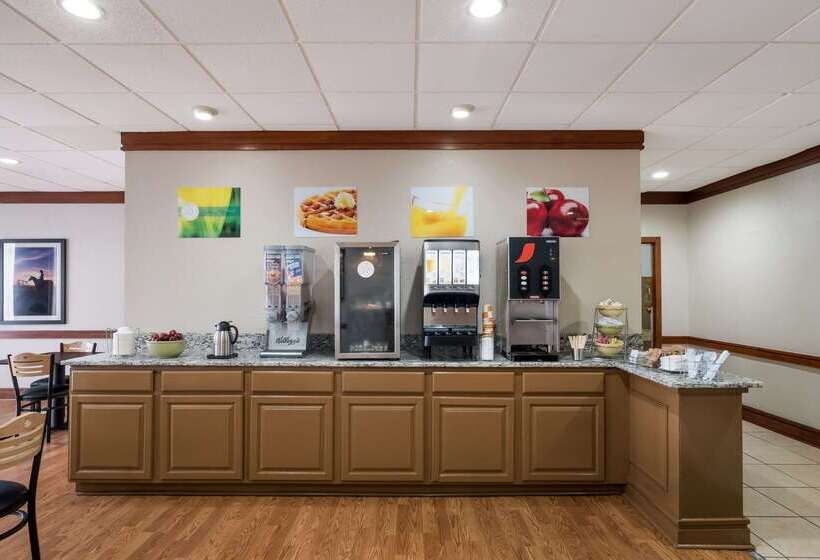 Отель Quality Inn