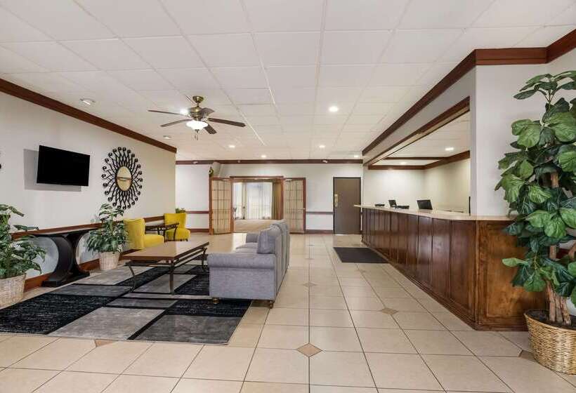 Отель Quality Inn