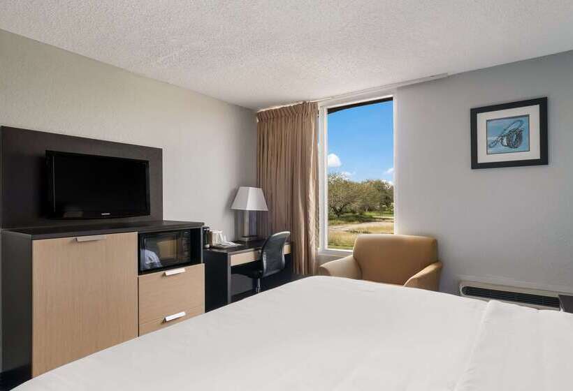 Отель Quality Inn