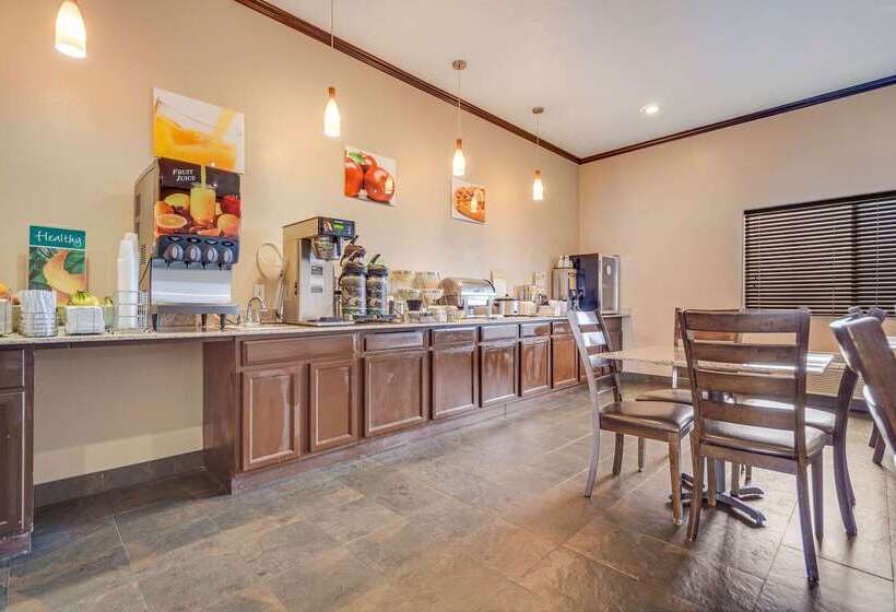 Отель Quality Inn