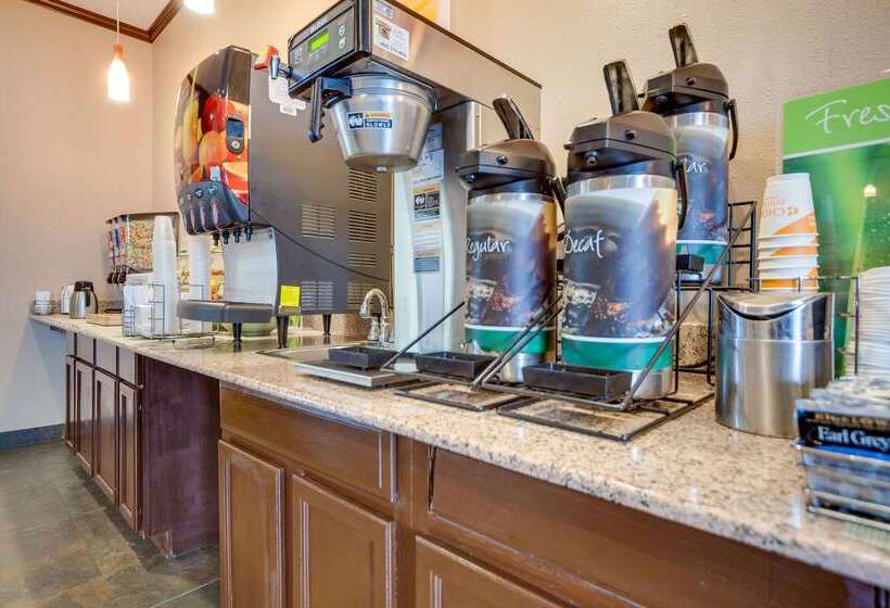 Отель Quality Inn