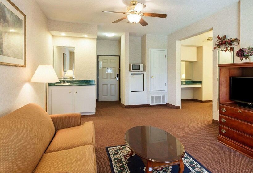 فندق Quality Inn