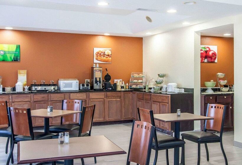 فندق Econo Lodge Inn & Suites