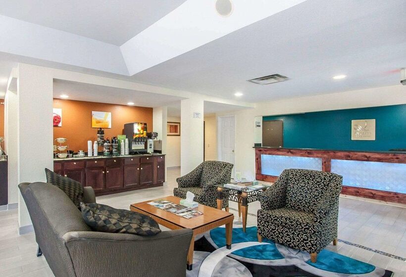 فندق Econo Lodge Inn & Suites