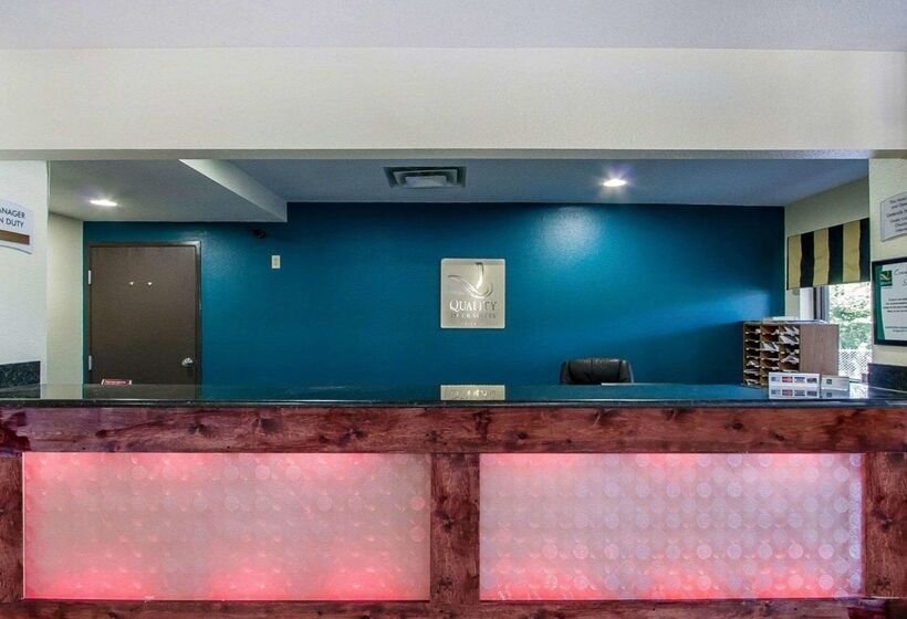 فندق Econo Lodge Inn & Suites