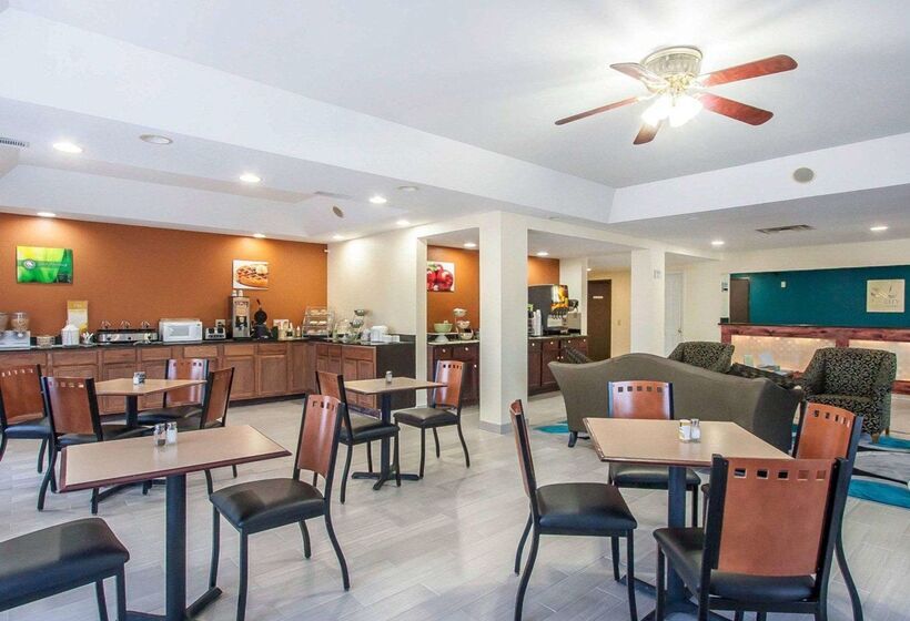 فندق Econo Lodge Inn & Suites