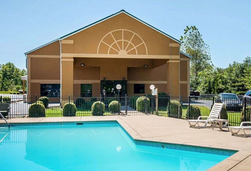 فندق Econo Lodge Inn & Suites