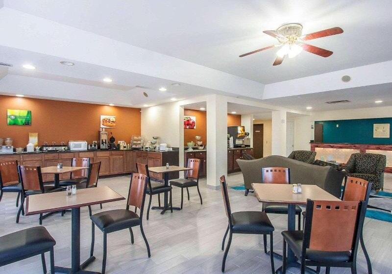 فندق Econo Lodge Inn & Suites