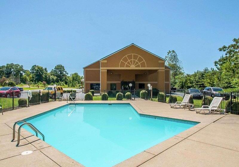 فندق Econo Lodge Inn & Suites