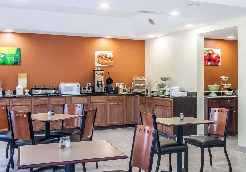 فندق Econo Lodge Inn & Suites