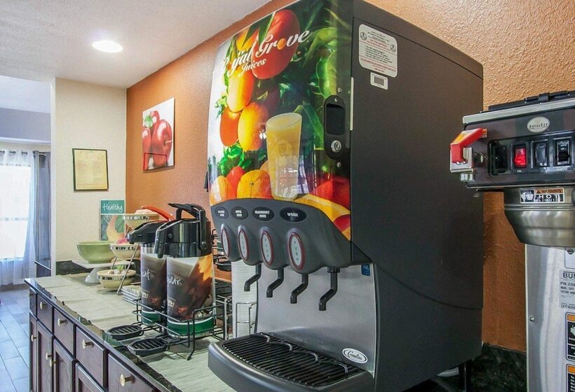 فندق Econo Lodge Inn & Suites