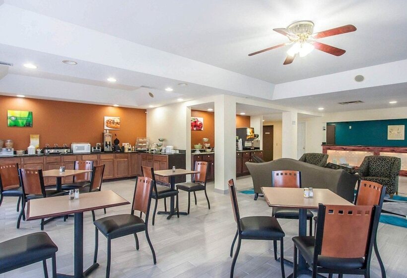 فندق Econo Lodge Inn & Suites