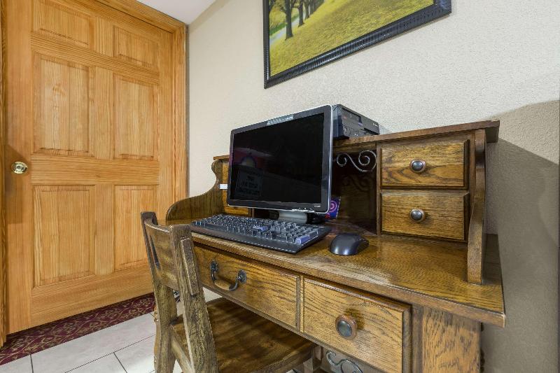 فندق Red Roof Inn Lenoir