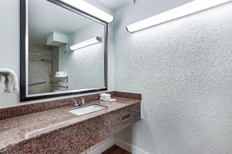 בית מלון כפרי Red Roof Inn Monteagle   I 24