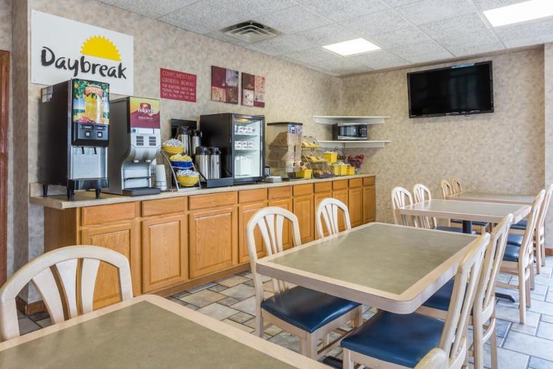 فندق Red Roof Inn Staunton