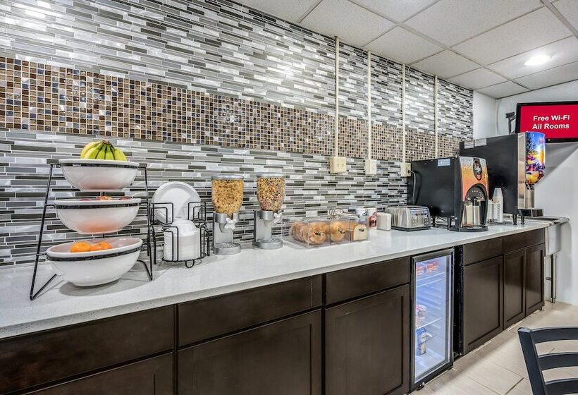 فندق Red Roof Inn & Suites Wapakoneta