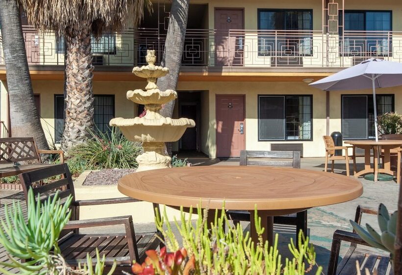 호텔 Studio City Court Yard