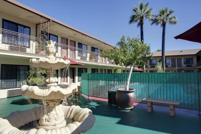 호텔 Studio City Court Yard