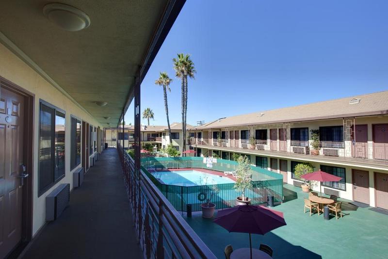 호텔 Studio City Court Yard