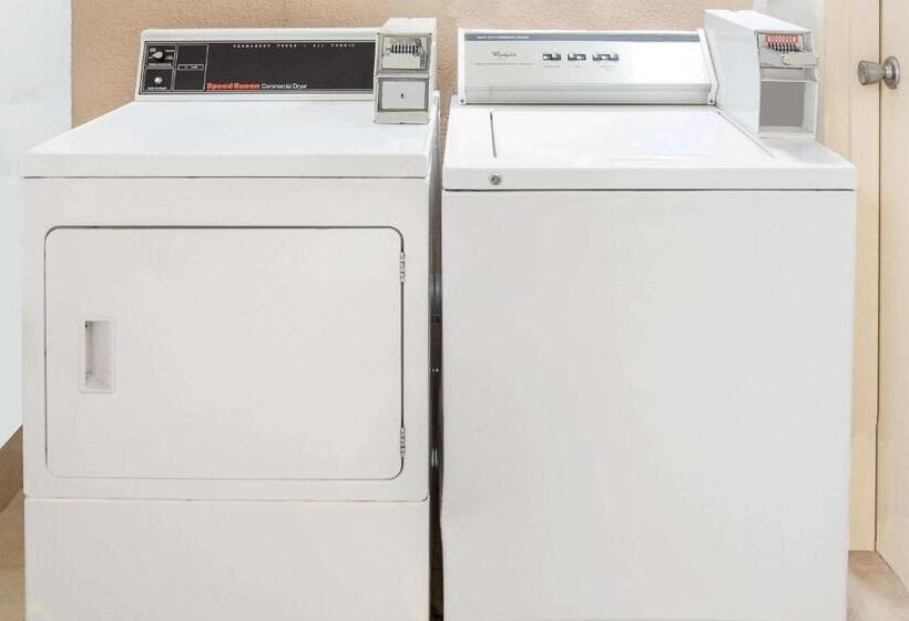 酒店 Super 8 By Wyndham Grand Prairie North