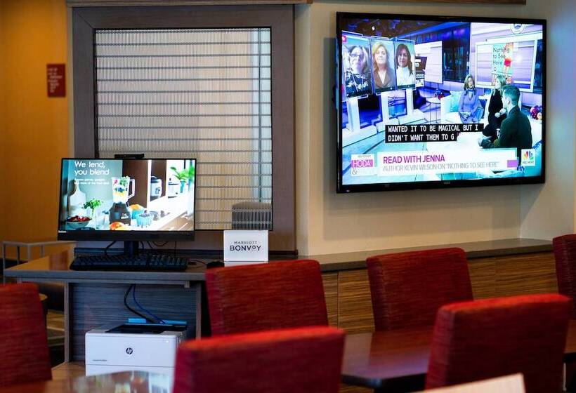 فندق Towneplace Suites By Marriott Greensboro Coliseum Area