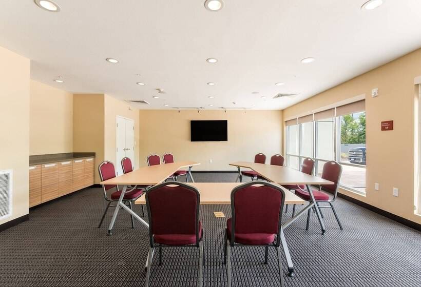 فندق Towneplace Suites By Marriott Greensboro Coliseum Area