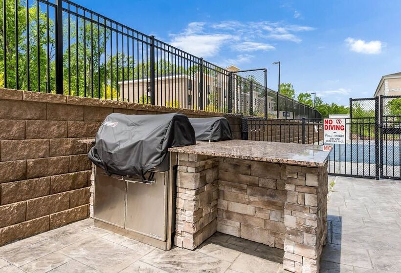 فندق Towneplace Suites By Marriott Greensboro Coliseum Area