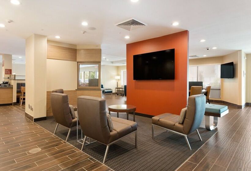 فندق Towneplace Suites By Marriott Greensboro Coliseum Area