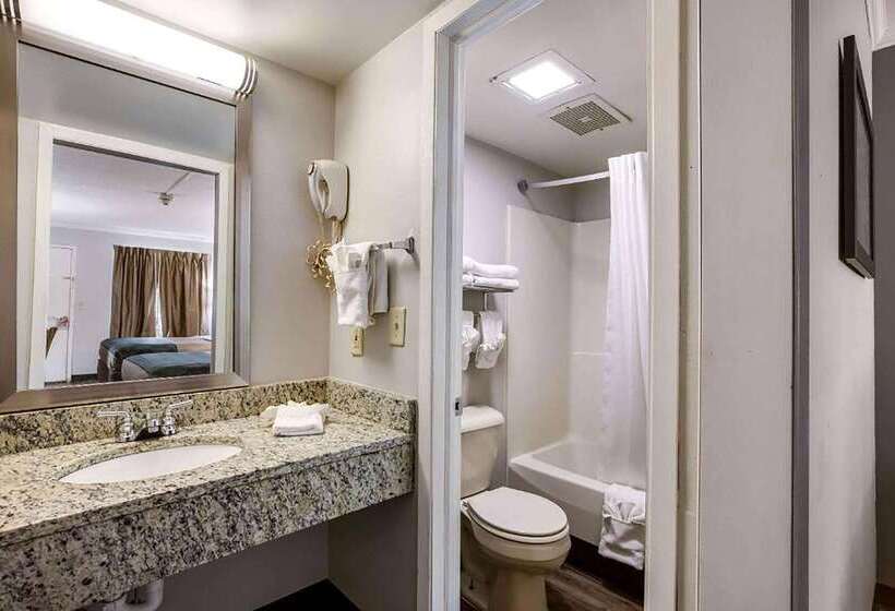 فندق Travelodge By Wyndham Canton Livonia Area, Mi