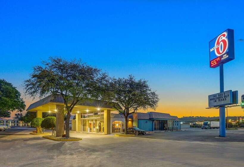 Отель Econo Lodge