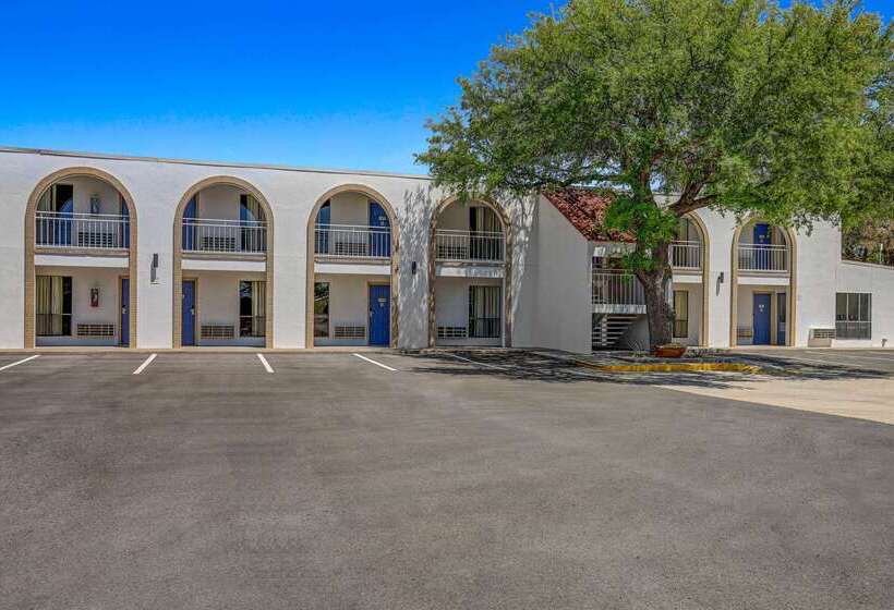 Отель Econo Lodge