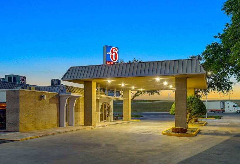 Отель Econo Lodge