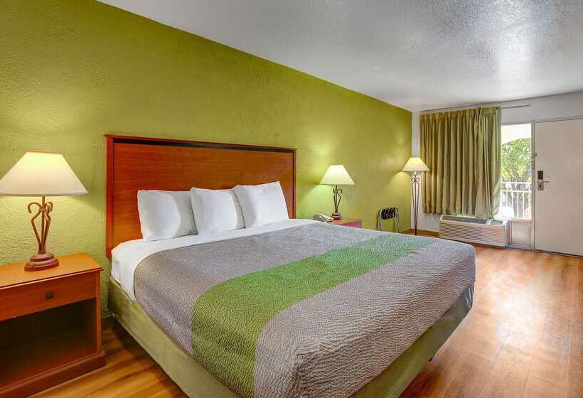 Отель Econo Lodge