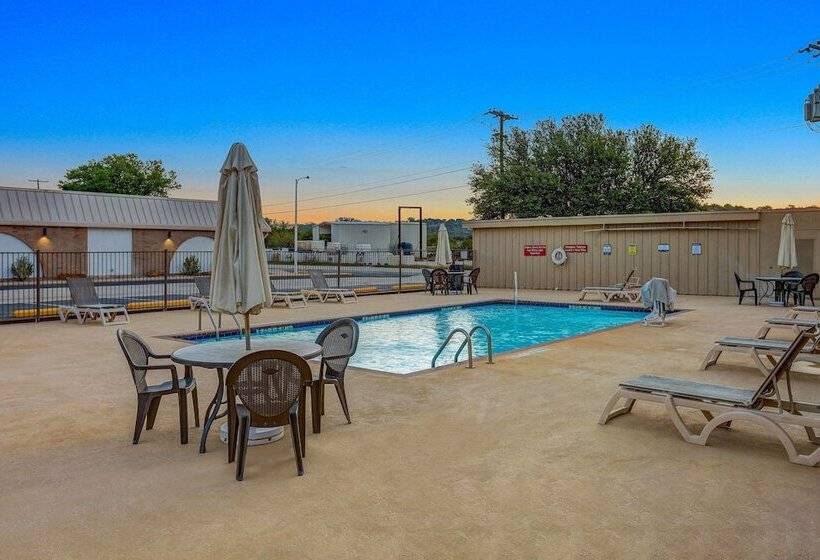 Отель Econo Lodge