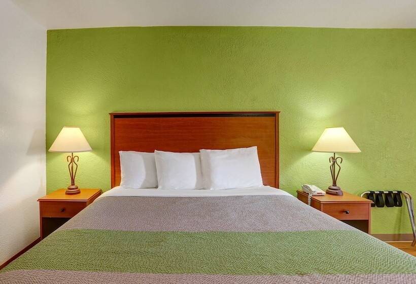 Отель Econo Lodge