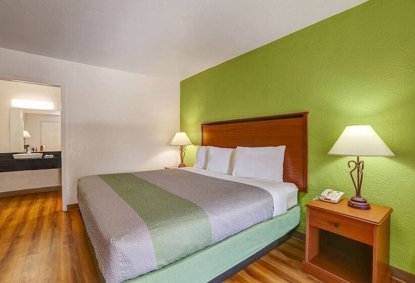 Отель Econo Lodge