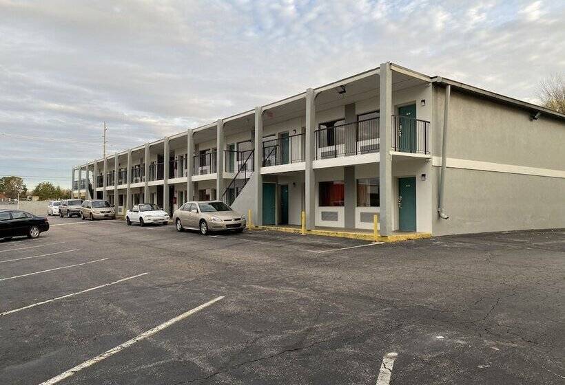 מוטל Red Carpet Inn & Suites   Danville