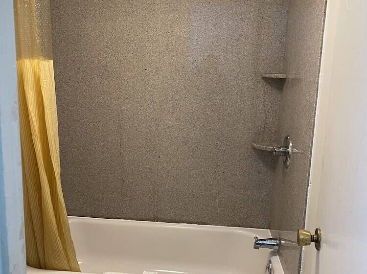 מוטל Red Carpet Inn & Suites   Danville