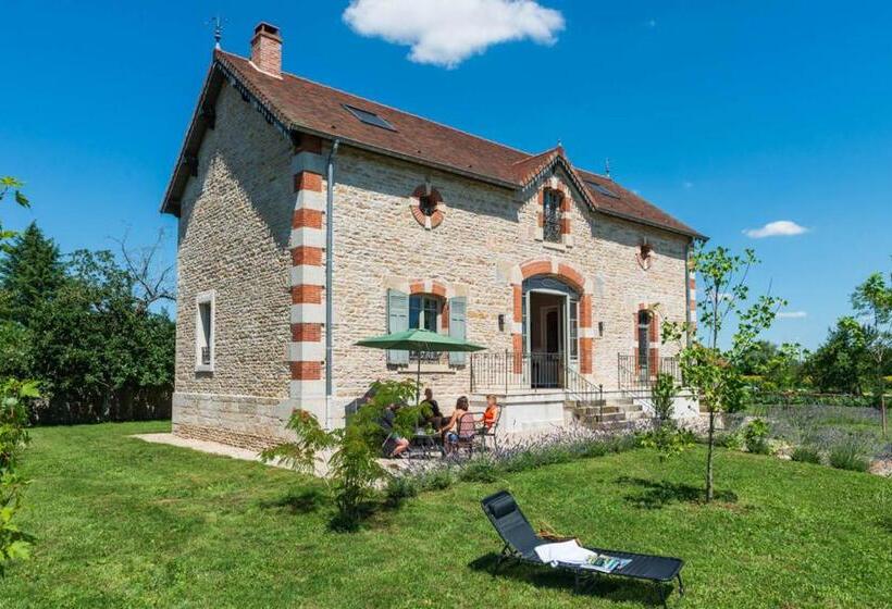 Chai Du Chateau De Morteuil