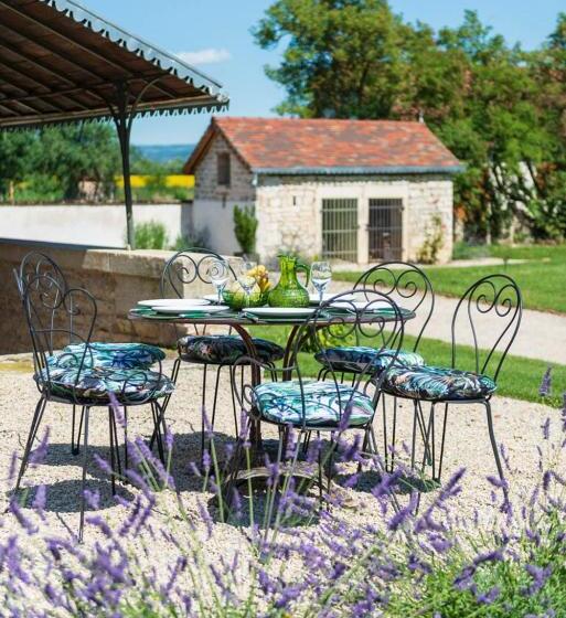 Chai Du Chateau De Morteuil