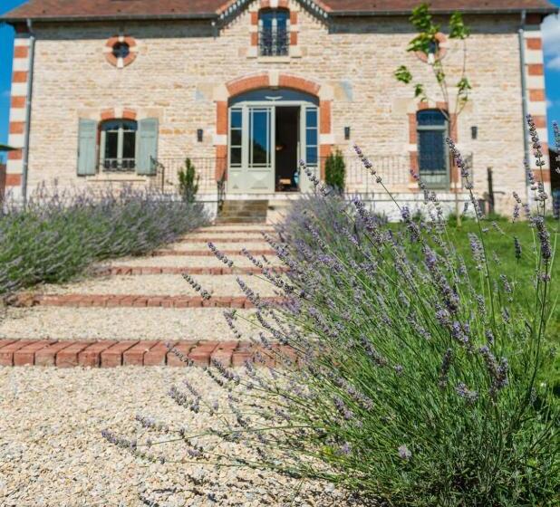 Chai Du Chateau De Morteuil