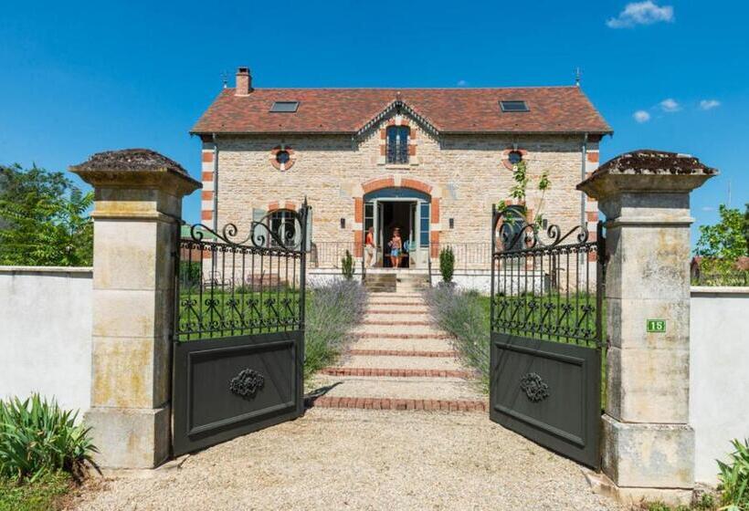 Chai Du Chateau De Morteuil