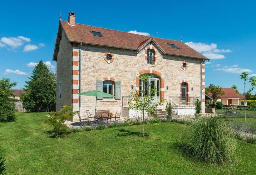 Chai Du Chateau De Morteuil