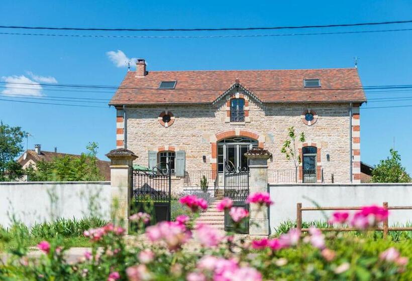 Chai Du Chateau De Morteuil