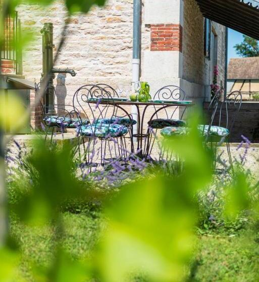 Chai Du Chateau De Morteuil