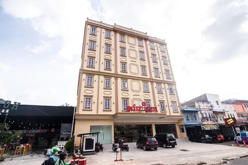 Blitz Hotel Batam Centre
