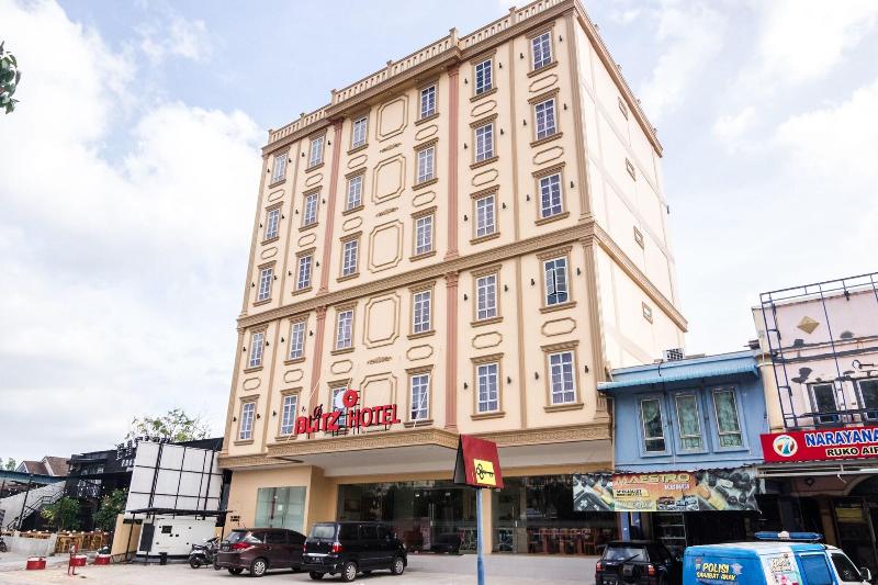 Blitz Hotel Batam Centre
