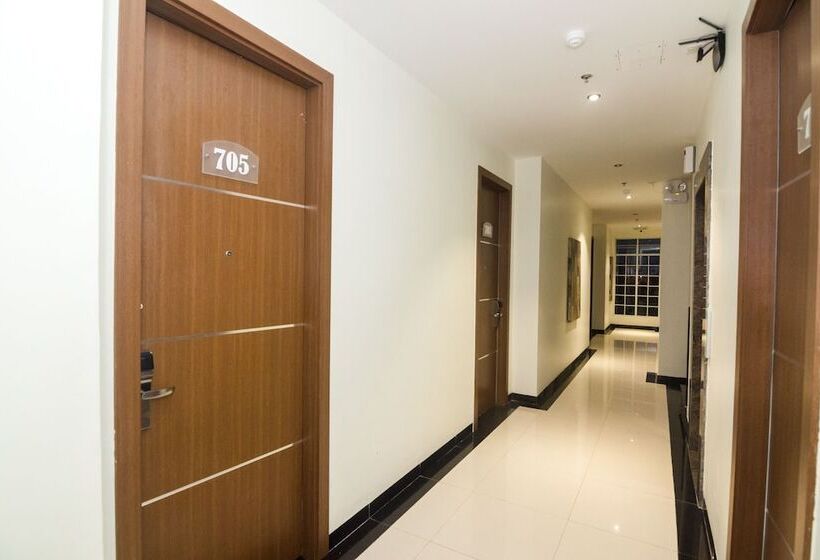 Blitz Hotel Batam Centre